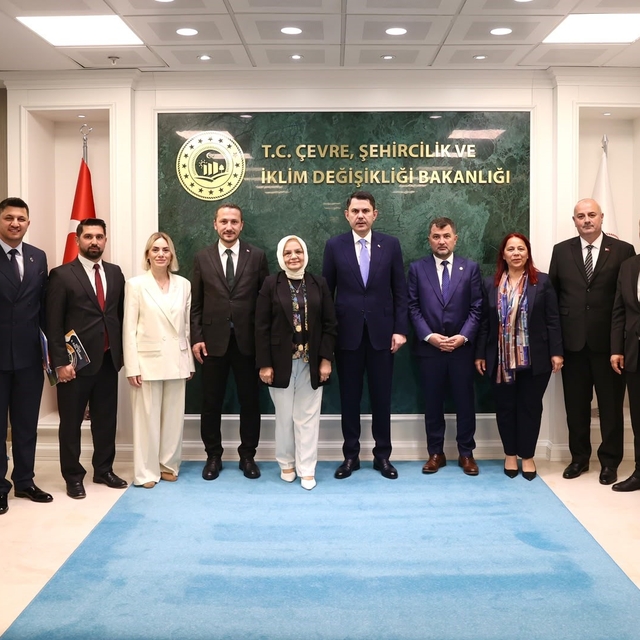 Düzce'ye 950 milyon liralık destek
Bakan Murat Kurum'dan Düzce'ye 950 milyo...