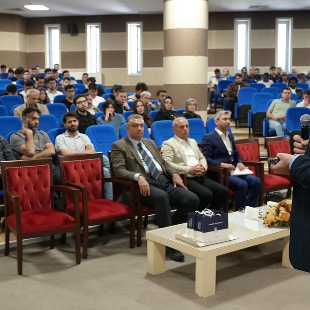 Karabük Üniversitesi'nde Endüstri 5.0 ve yapay zekâ konuşuldu