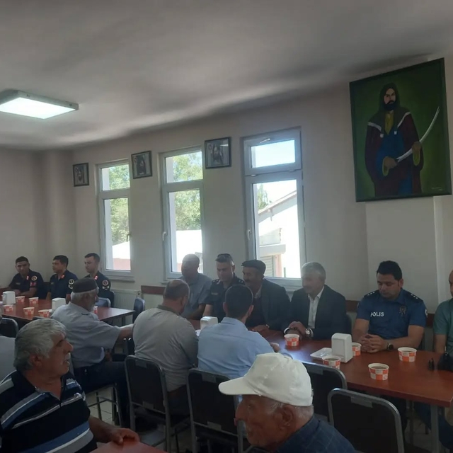 Ulaş'ta vatandaşlara aşure dağıtıldı