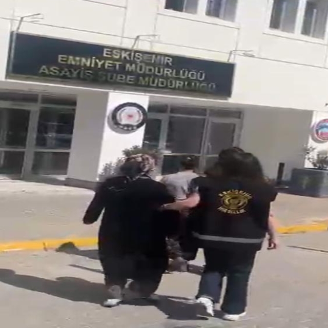 Evden 1,5 milyon liralık ziynet eşyası çalan 3 şüpheli yakalandı