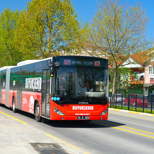 Sakarya'da metrobüsler 1 yılda 3 milyon 650 bin yolcu taşıdı