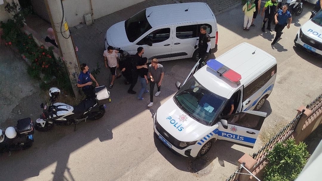 Başından vurulan kadın ağır yaralandı; evdeki 3 arkadaşı gözaltına alındı