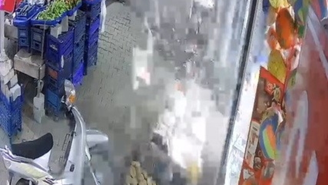 Manisa'da sirke şişesi bomba gibi patladı