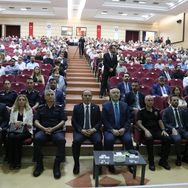 Sanal kumar tehlikesine dikkat çeken Vali Köşger: "Benim hanımı bile kumar...