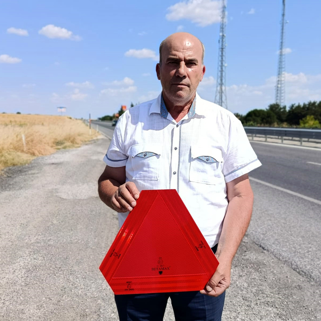 Kardeşinin kazada öldüğü noktadan seslendi: 700 liralık reflektör hayat kur...
