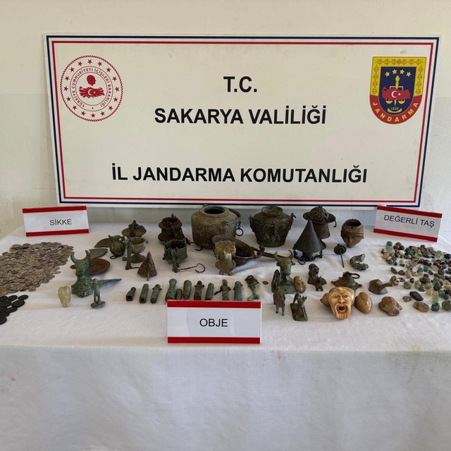 Evini kaçak müzeye dönüştüren şahıs yakalandı
Sakarya'da tarihi eser kaçakç...