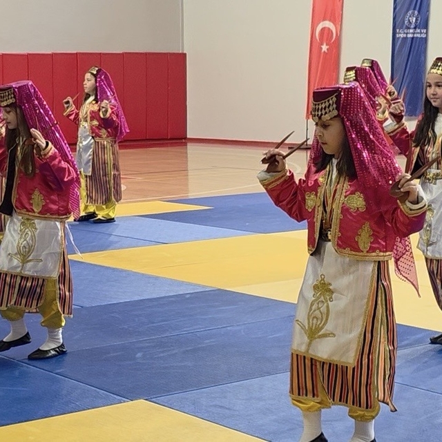 Çorum'da gençler ve çocuklar gösterileriyle alkış topladı