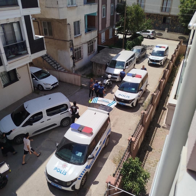 Misafir olarak bulunduğu evde başından vurulmuş halde bulunan genç kız haya...