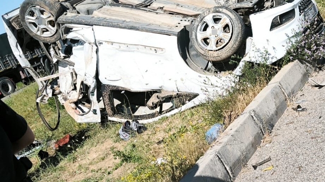 Kayseri'de cezaevi ring aracı hafif ticari araçla çarpıştı: 7 yaralı
Kazada 2'si jandarma personeli, 3'ü mahkum toplam 7 kişi yaralandı