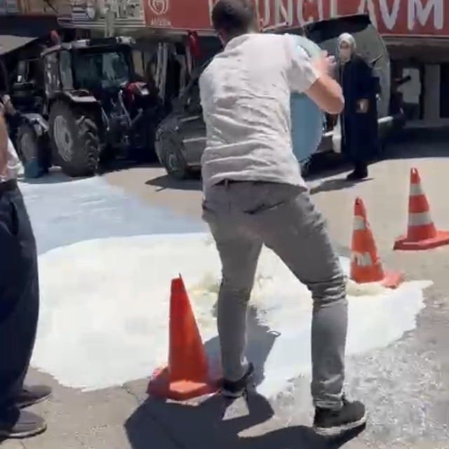 Belediye önüne süt dökme eyleminin ardındaki gerçek ortaya çıktı
Bursa'da s...