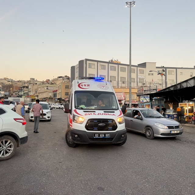 Birecik'te bıçaklı kavga: 1 yaralı