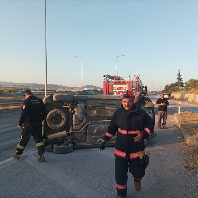 Çorum'da otomobil ile motosikletin çarpıştığı kazada 3 kişi yaralandı
