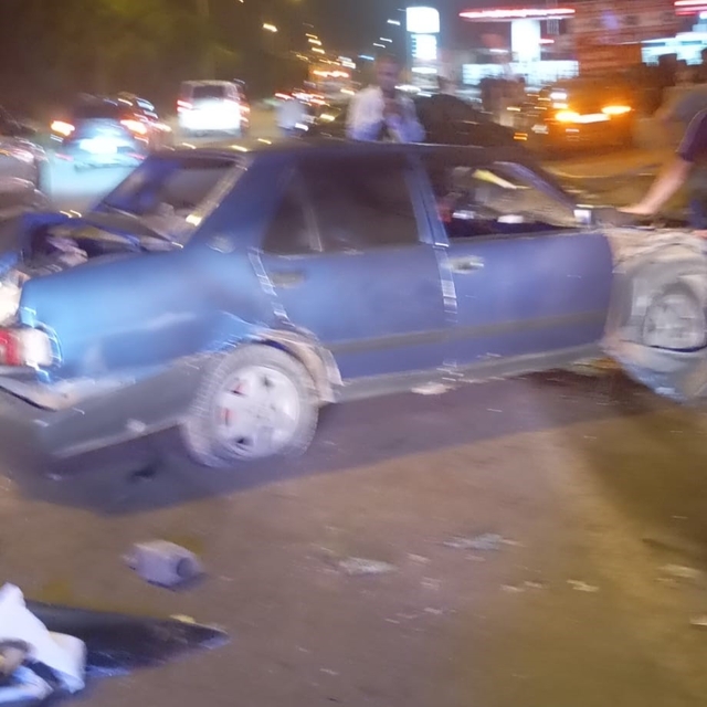 Muş'ta kontrolden çıkan otomobil dehşet saçtı: 1'i ağır 3 yaralı