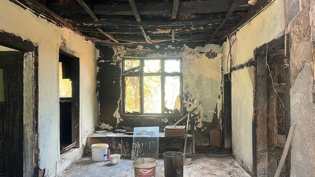 Alevlerin geride bıraktığı acı tablo: Evi yanan acılı baba uzatılacak yardım elini bekliyor
Sivrihisar'da elektrik kontağından çıkan yangın evi küle çevirdi