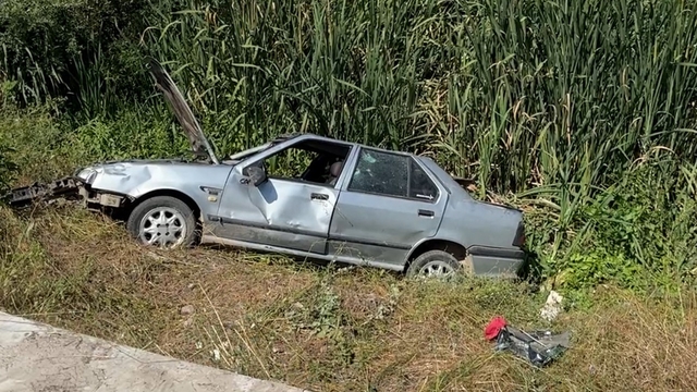 Yoldan çıkan otomobil tarlaya uçtu: 2 yaralı