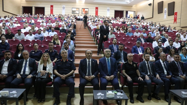 Vali Köşger, sanal kumar tehlikesine dikkat çekti