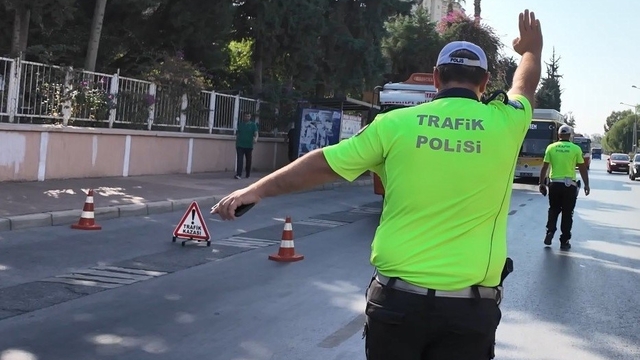 Trafik güvenliğini tehlikeye düşüren sürücüye 141 bin TL ceza kesildi