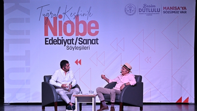 Nihat Behram Manisa'da edebiyat ve yapay zekayı konuştu