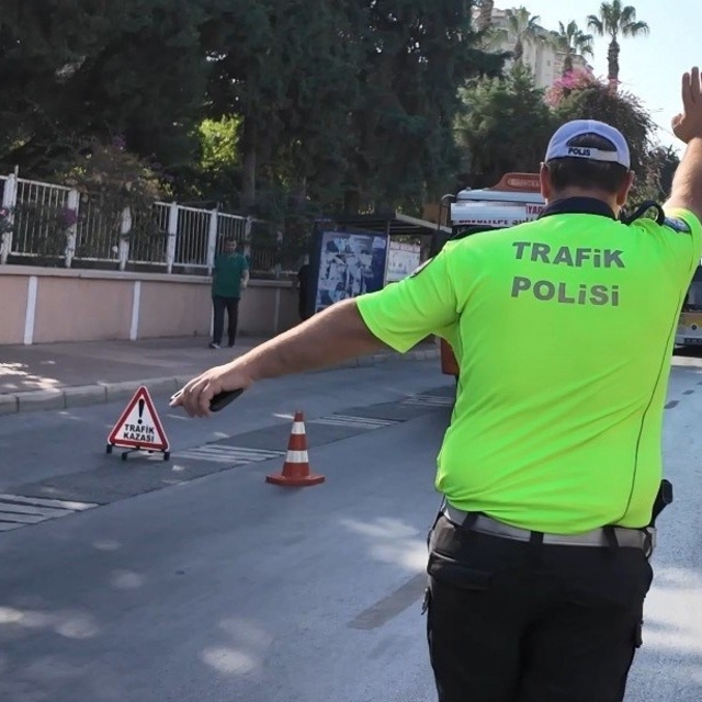 Trafik güvenliğini tehlikeye düşüren sürücüye 141 bin TL ceza kesildi