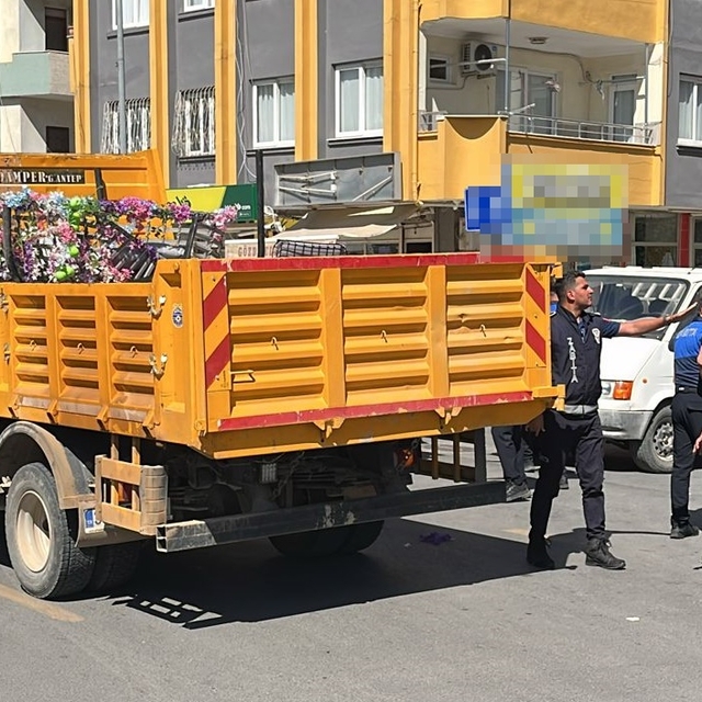 Tarsus'ta polis ve zabıta ekiplerince denetim yapıldı