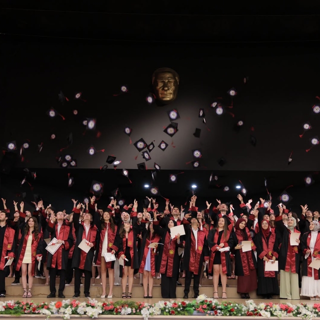 Trakya Üniversitesi Eczacılık Fakültesinde 105 öğrenci mezun oldu