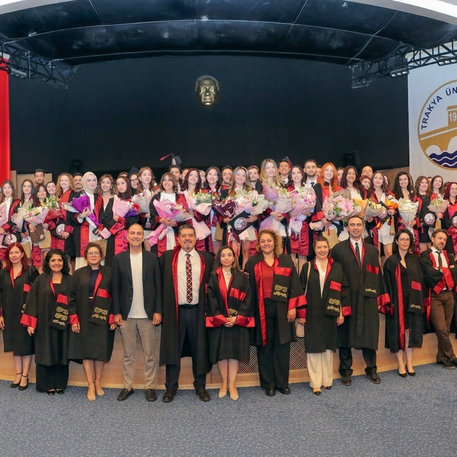 Trakya Üniversitesi Diş Hekimliği Fakültesinde mezuniyet töreni düzenlendi