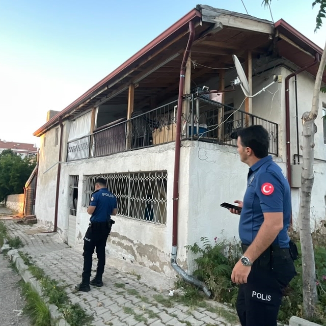 Balkondan düşen 3 yaşındaki çocuk yaralandı