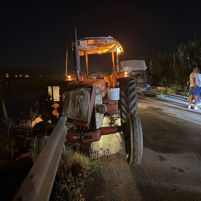 Antalya'da 3 aracın karıştığı zincirleme kaza: 1 yaralı