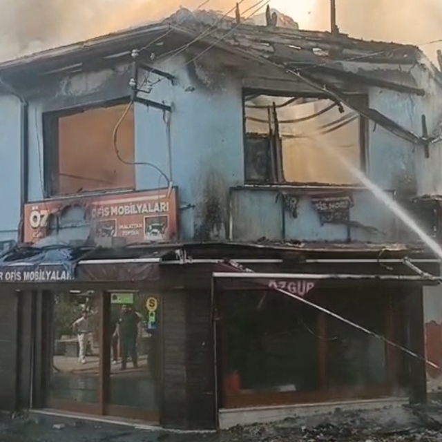 Bursa'da tarihi çarşıda yangın