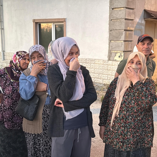 Açıkta bırakılan hayvan gübresi mahalleliyi canından bezdirdi
Eskişehir'de...