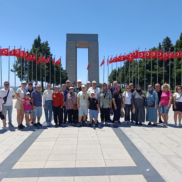 Burhaniyeliler Büyükşehir desteğiyle Çanakkale ziyareti yaptı