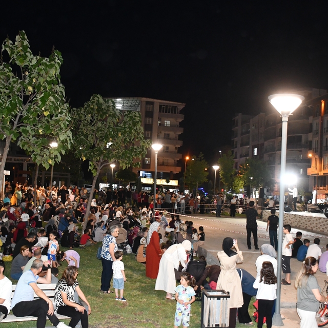 Siverek'te sıcak yaz akşamlarında sıra gecesi etkinliği