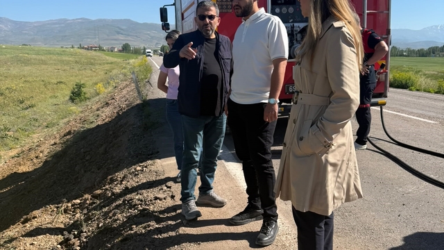 Bayburt'ta yakıt yüklü tankerin devrildiği bölgede çevresel inceleme yapıldı