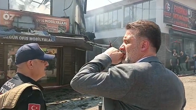 Bursa'da tarihi çarşıda yangın (2)