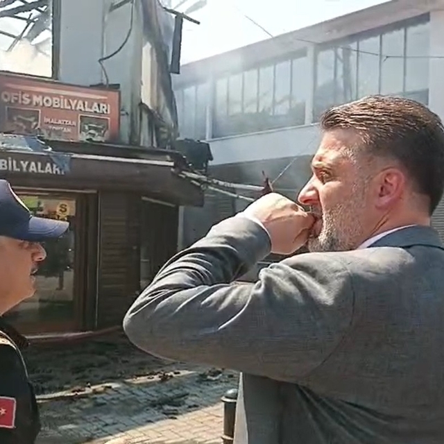 Bursa'da tarihi çarşıda yangın (2)