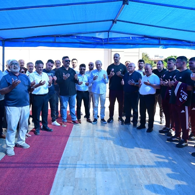 Kepez'in pehlivanları dualarla Tarihi Kırkpınar'a uğurlandı