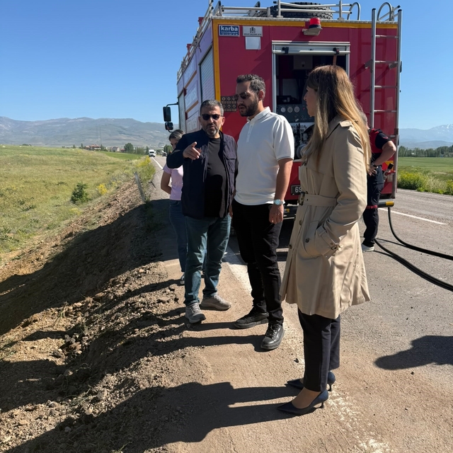Bayburt'ta yakıt yüklü tankerin devrildiği bölgede çevresel inceleme yapıld...