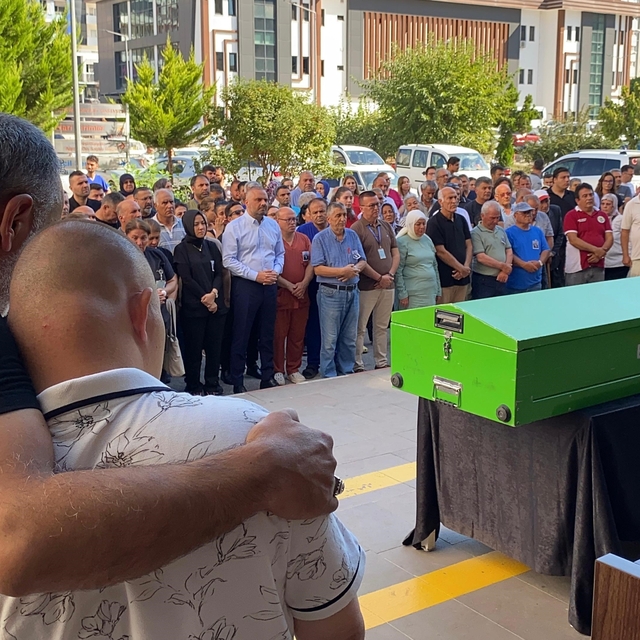 Radyoloji teknisyeni görev yaptığı hastaneden gözyaşlarıyla uğurlandı