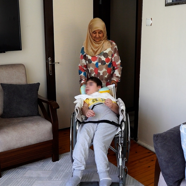 İki engelli evladını kaybeden çift, özel gereksinimli Recep'e yuva oldu