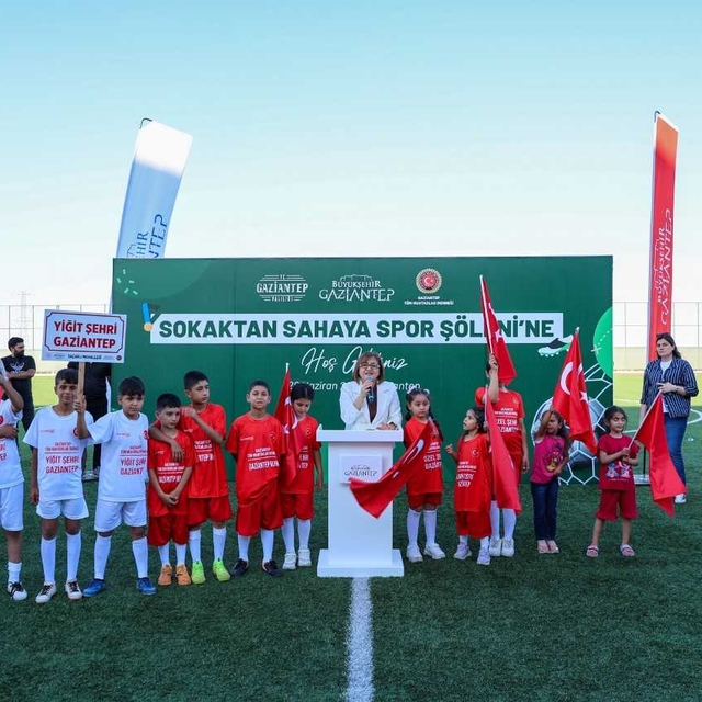 Gaziantep'te "Sokaktan Sahaya Spor Şöleni" turnuvasının açılışı gerçekleşti