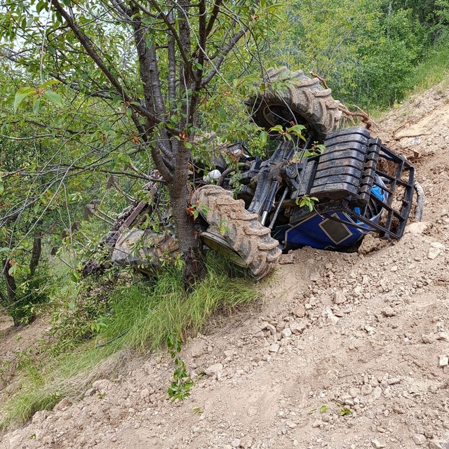 Çubuk'ta devrilen traktörün sürücüsü yaralandı