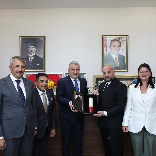 Gençlik ve Spor Bakanı Bak kırmızı dipli mumla Kırkpınar'a davet edildi