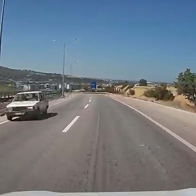 Çanakkale'de otomobiliyle ters şeritte ilerleyen sürücü gözaltına alındı