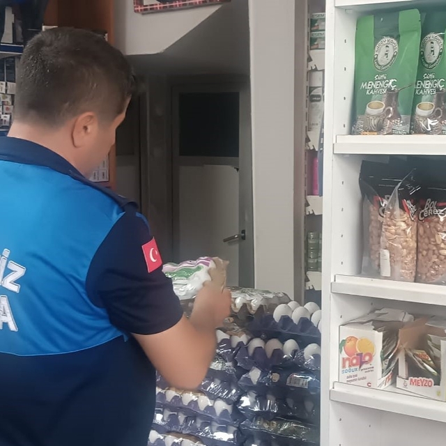 Akdeniz'de son kullanma tarihi geçmiş 230 gıda ürünü imha edildi