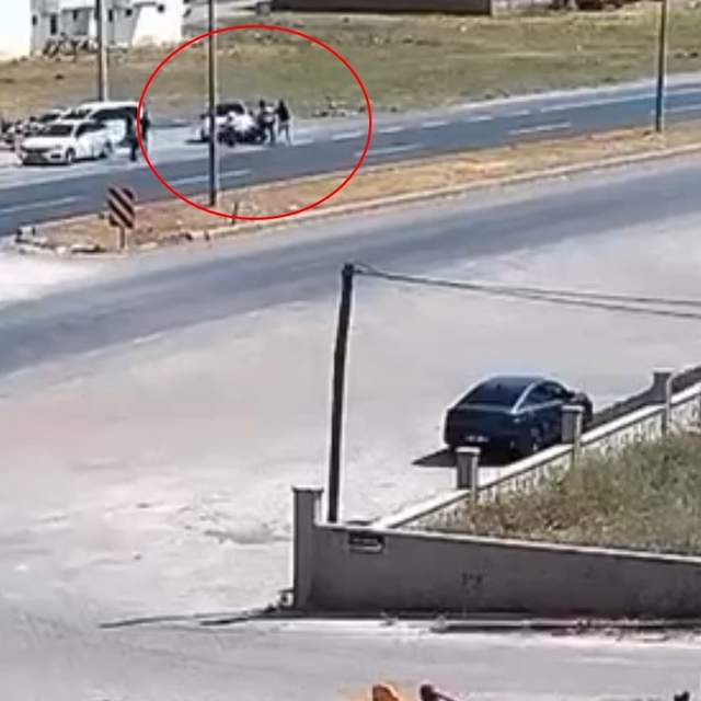 Tartışma sırasında otomobilliyle geri manevra yaparken amcasına çarptı