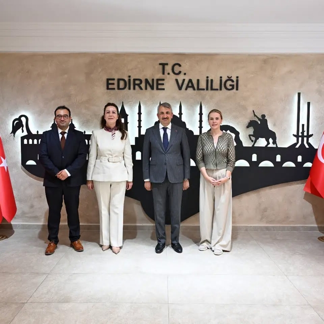 Türk Kızılay heyetinden Vali Sezer'e ziyaret