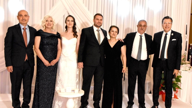 Özyapar ve Handır ailelerinin mutlu günü