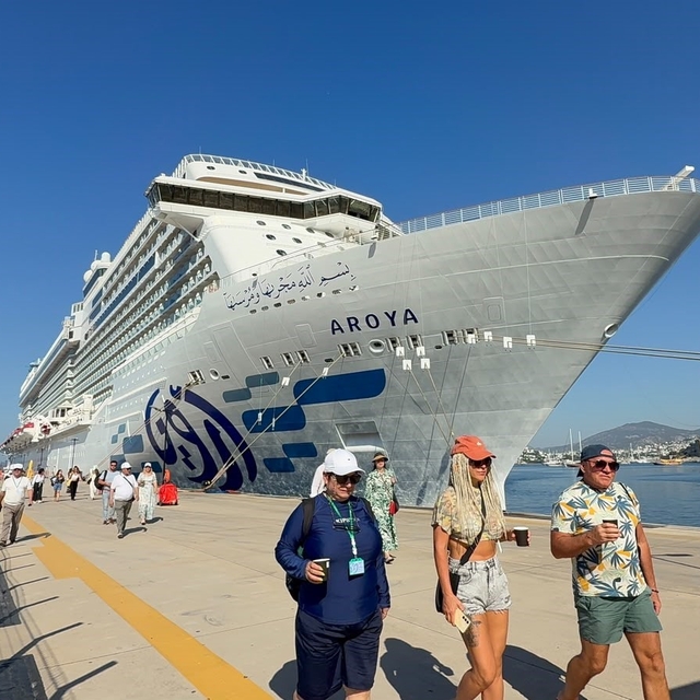 Dev kruvaziyer gemisi yeniden Bodrum'a geldi