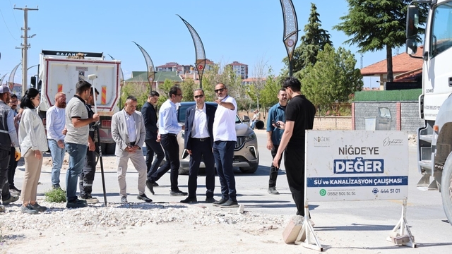 Niğde'de altyapısı tamamlanan yollar sıcak asfaltla yenileniyor