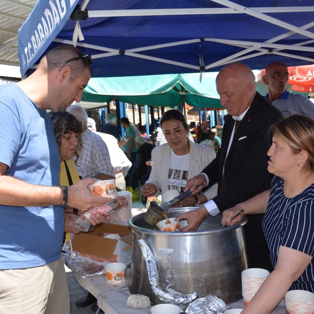 Babadağ Belediyesinden vatandaşlara aşure ikramı